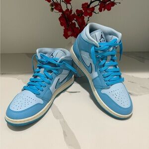 Nike Air Jordan 1 Mid SE, Ice Blue/Powder Blue/ Bleu Glace - 9.5W